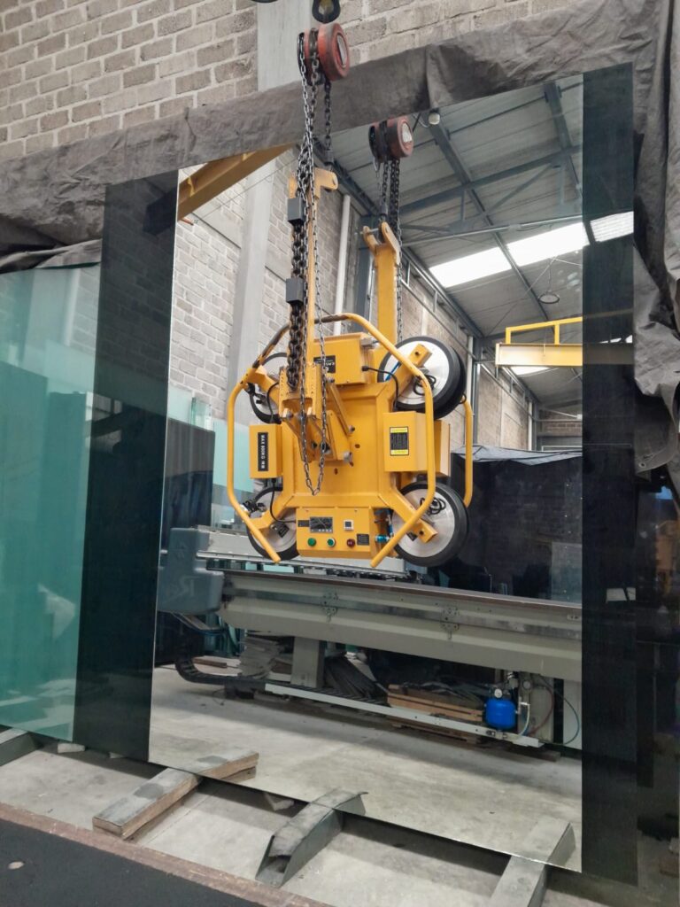 Inicio Corte y templado de vidrio en México con tecnología CNC